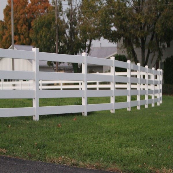 Witte PVC ranchomheining